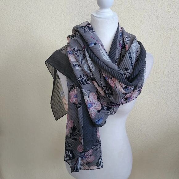 Lulla Collection By Bindya Lightweight Scarf Large Pleated Gray Pink Floral Soft - Picture 4 of 10